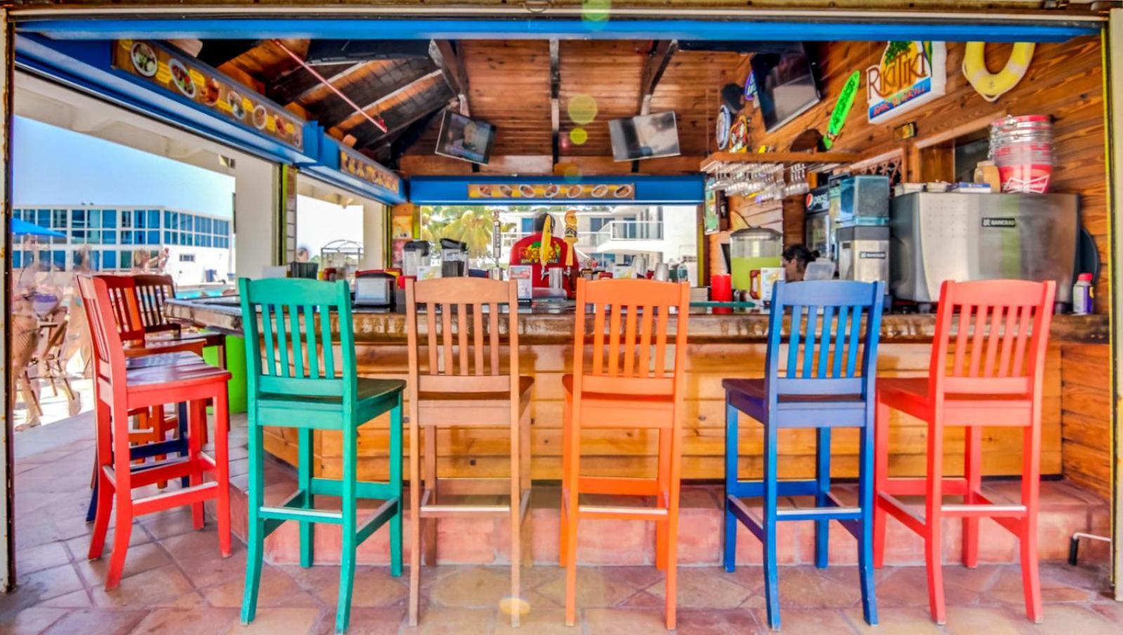 Castle Pavillon 8 Beachfront - Private Beach Access Loft With 2-Story, Pool, Tennis, Free Parking Access ไมอามีบีช ภายนอก รูปภาพ