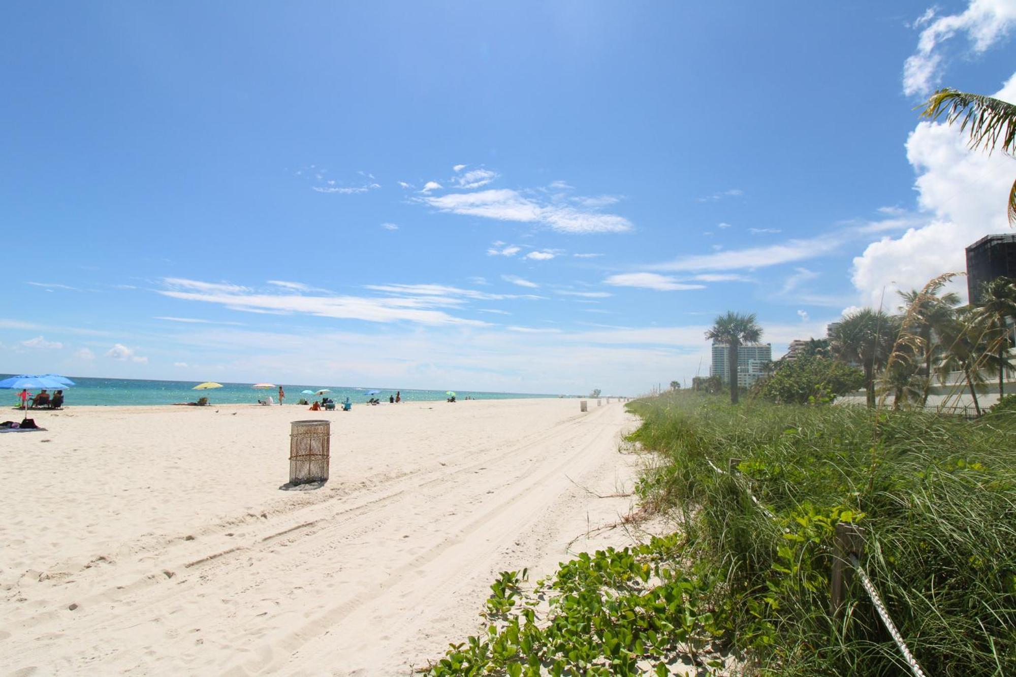 Castle Pavillon 8 Beachfront - Private Beach Access Loft With 2-Story, Pool, Tennis, Free Parking Access ไมอามีบีช ภายนอก รูปภาพ