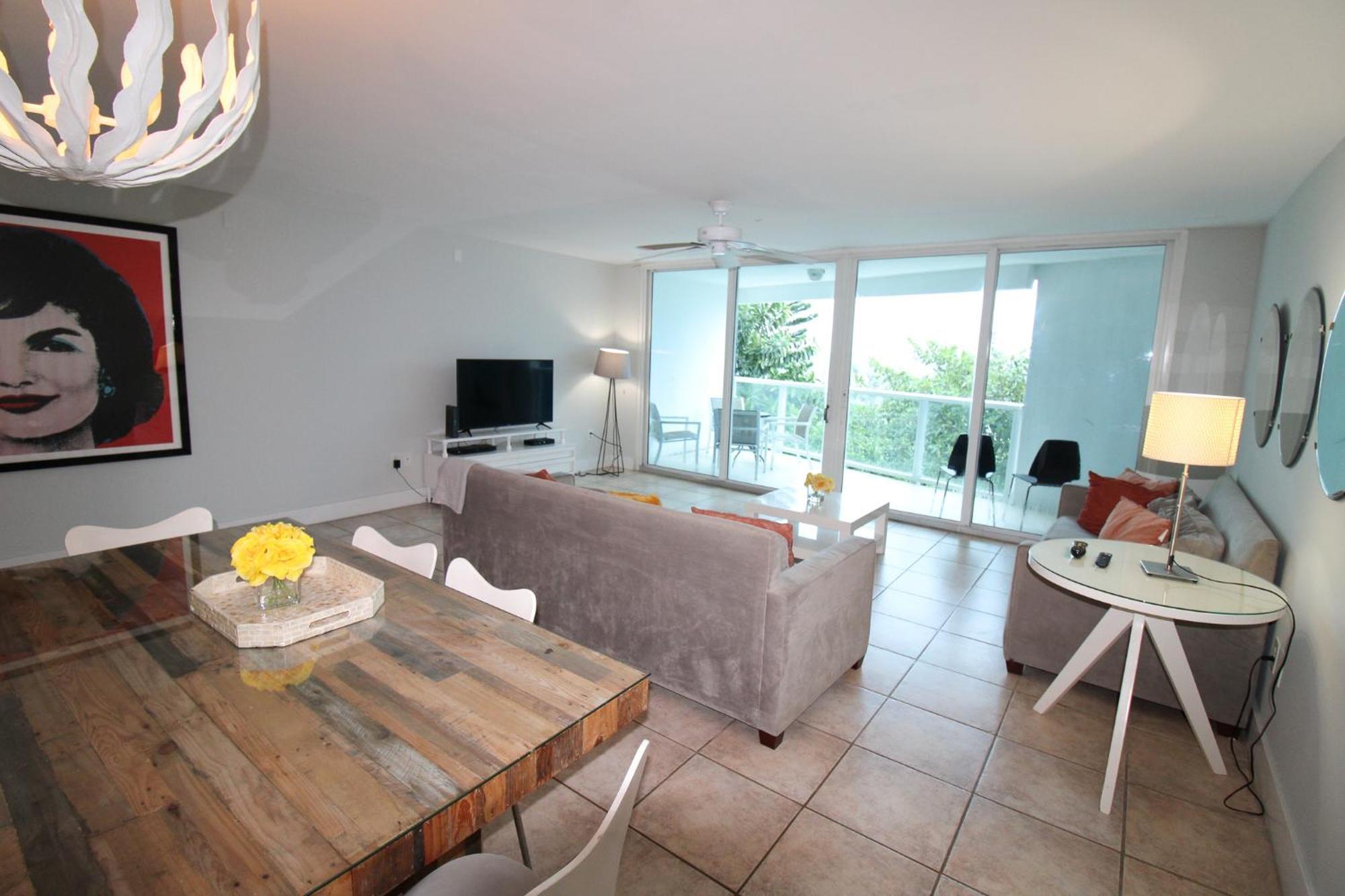 Castle Pavillon 8 Beachfront - Private Beach Access Loft With 2-Story, Pool, Tennis, Free Parking Access ไมอามีบีช ภายนอก รูปภาพ