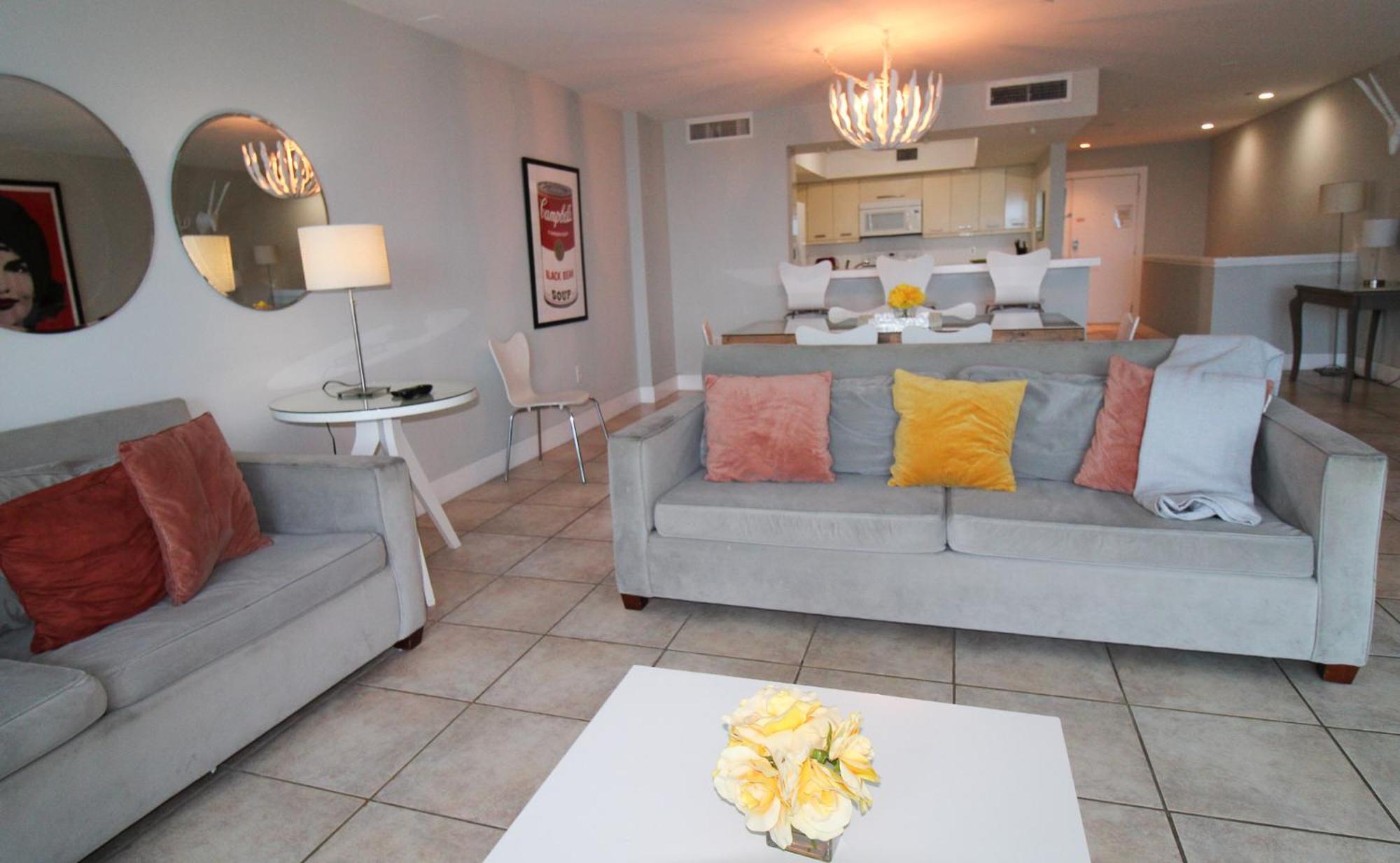 Castle Pavillon 8 Beachfront - Private Beach Access Loft With 2-Story, Pool, Tennis, Free Parking Access ไมอามีบีช ภายนอก รูปภาพ