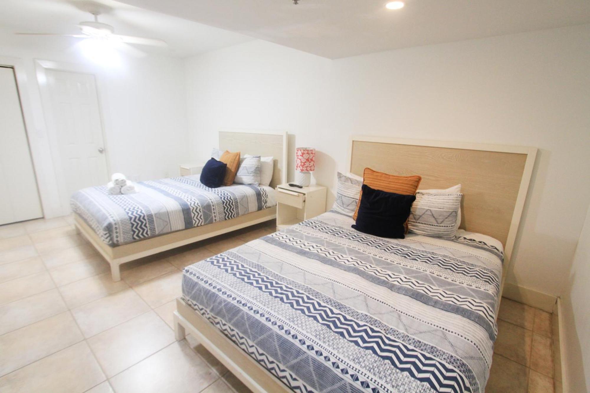 Castle Pavillon 8 Beachfront - Private Beach Access Loft With 2-Story, Pool, Tennis, Free Parking Access ไมอามีบีช ภายนอก รูปภาพ