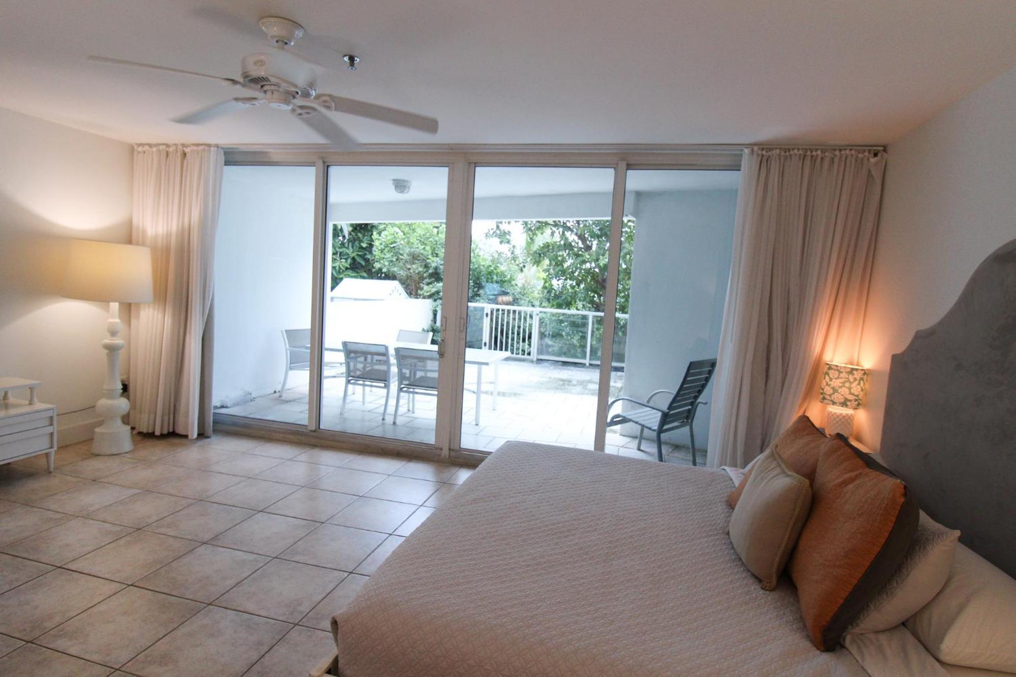 Castle Pavillon 8 Beachfront - Private Beach Access Loft With 2-Story, Pool, Tennis, Free Parking Access ไมอามีบีช ภายนอก รูปภาพ