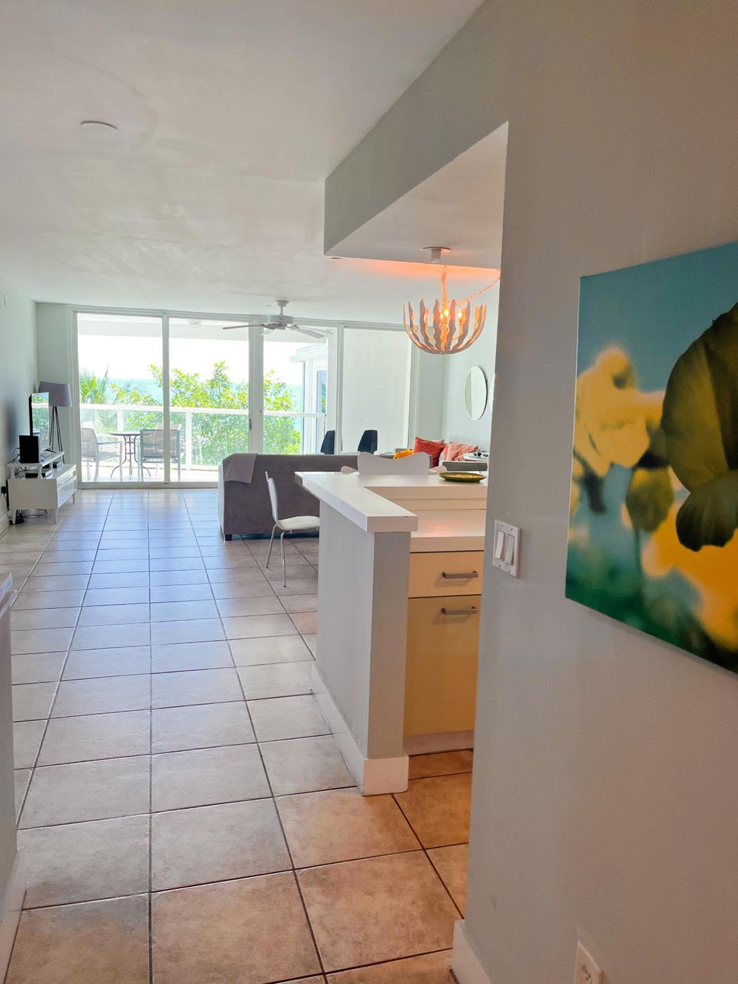 Castle Pavillon 8 Beachfront - Private Beach Access Loft With 2-Story, Pool, Tennis, Free Parking Access ไมอามีบีช ภายนอก รูปภาพ