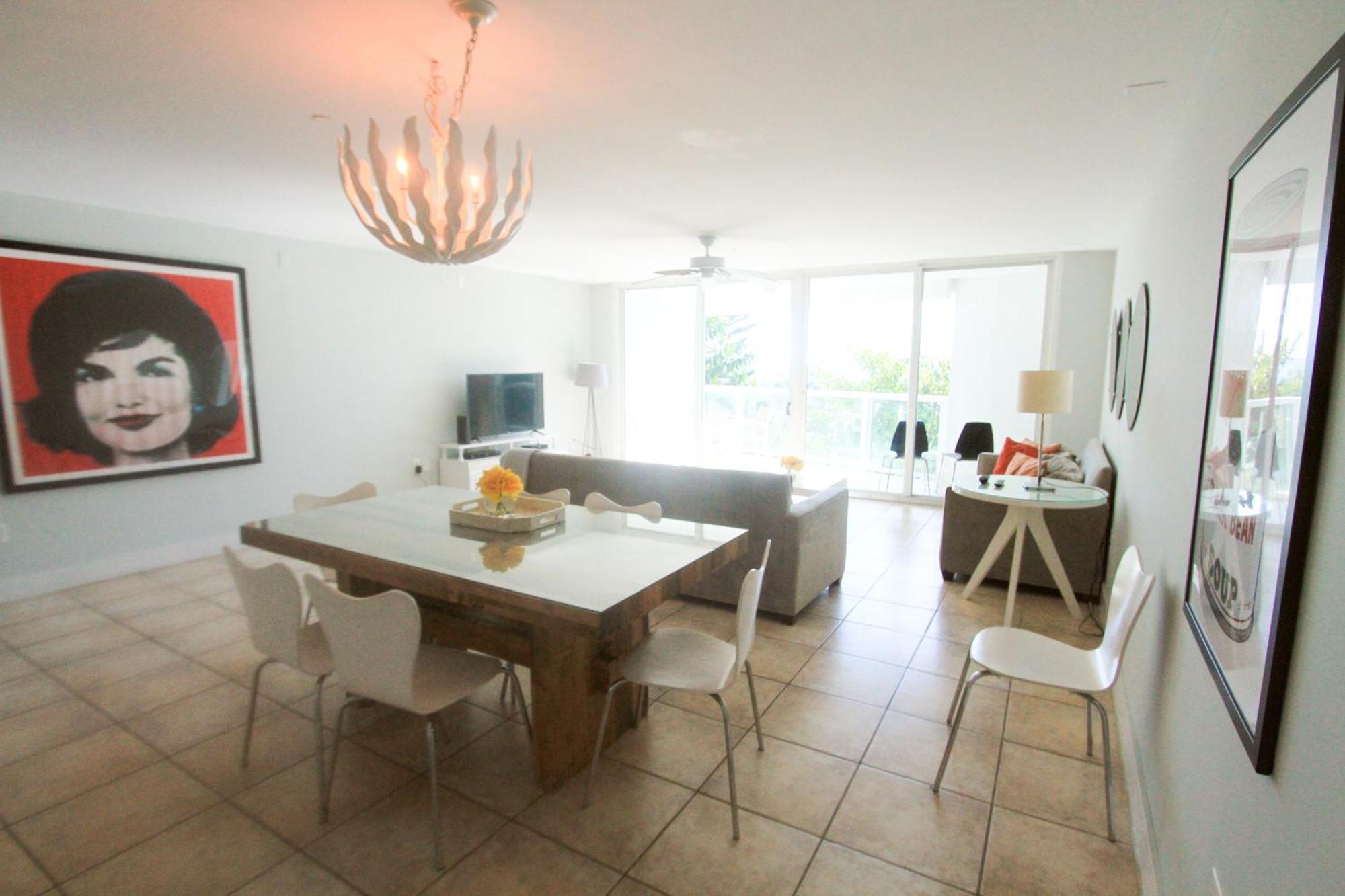 Castle Pavillon 8 Beachfront - Private Beach Access Loft With 2-Story, Pool, Tennis, Free Parking Access ไมอามีบีช ภายนอก รูปภาพ